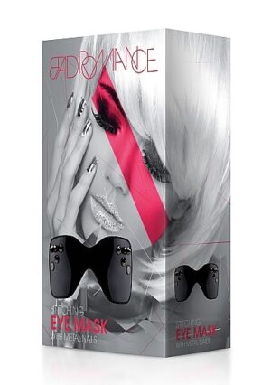 Ogenmasker met metalen nails.