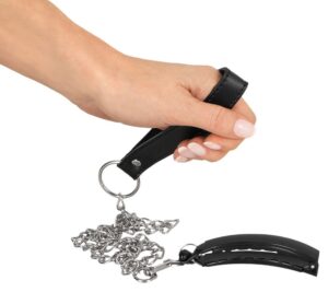 Pussy Clamp met een riem